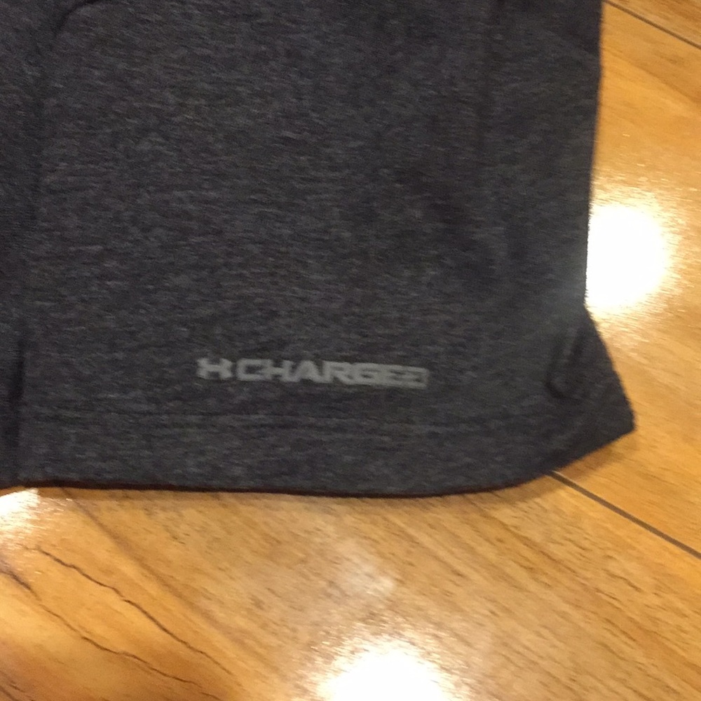 Size small fitted under Armour T-shirt - Picture 6 of 6